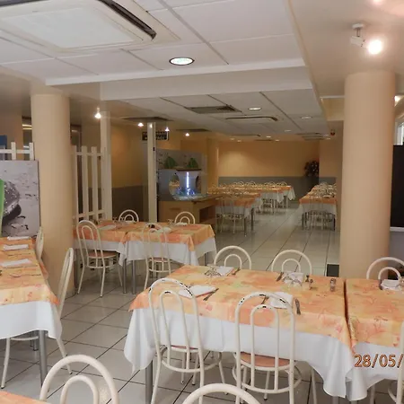 Ξενοδοχείο De Paris 3*