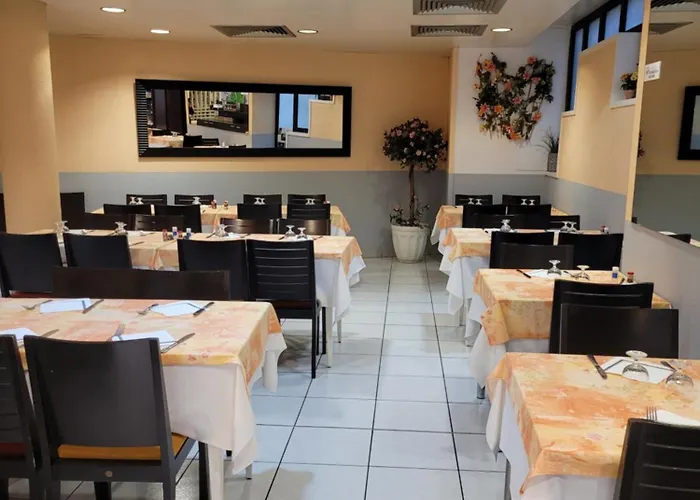 De Paris ホテル 3*