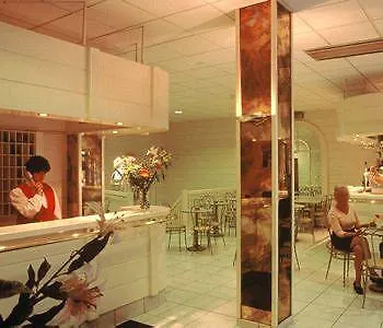 Hotel De Paris Lurdy