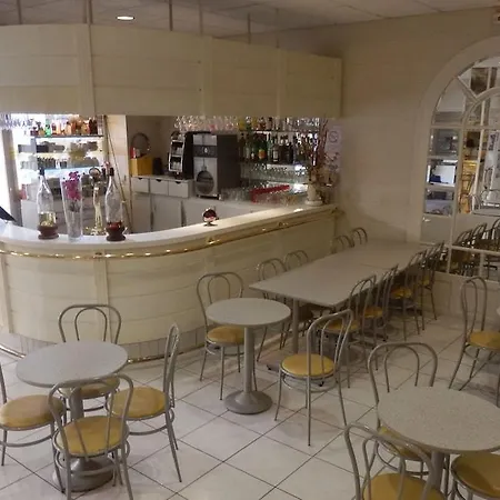Готель De Paris 3*