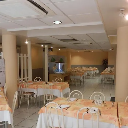 De Paris Hotel Lurdy