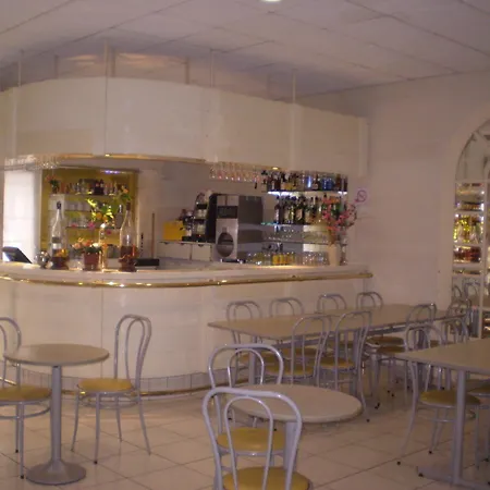 Готель De Paris 3*